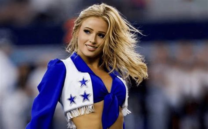 25 Of The Hottest Cheerleaders In The NFL