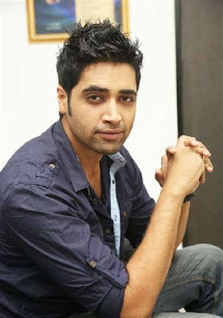 Adivi Sesh Sunny Chandra Height, Weight, Net Worth, Age, Birthday, Wikipedia, Who, Instagram, Biography