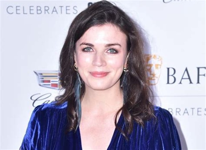 Aisling Bea Height, Weight, Net Worth, Age, Birthday, Wikipedia, Who, Nationality, Biography