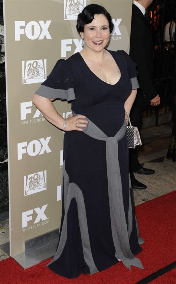 Alex Borstein’s biography, net worth, fact, career, awards and life story