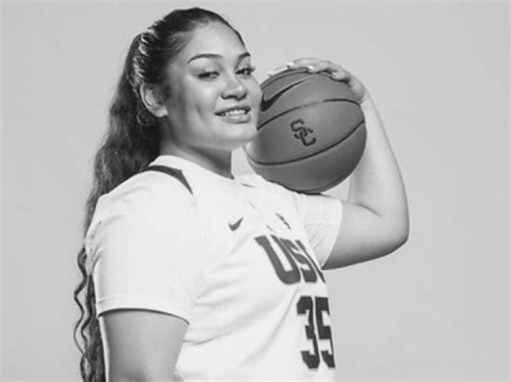 Alissa Pili Wiki, Height, Age, Boyfriend, Biography, Net Worth