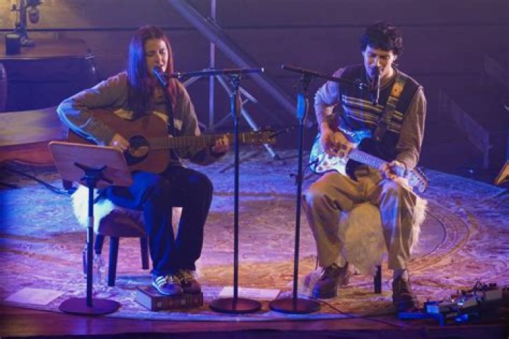 Are Jeremy Zucker And Chelsea Cutler Dating? Fans Say “They Have So Many Love Songs Together”! - SarkariResult