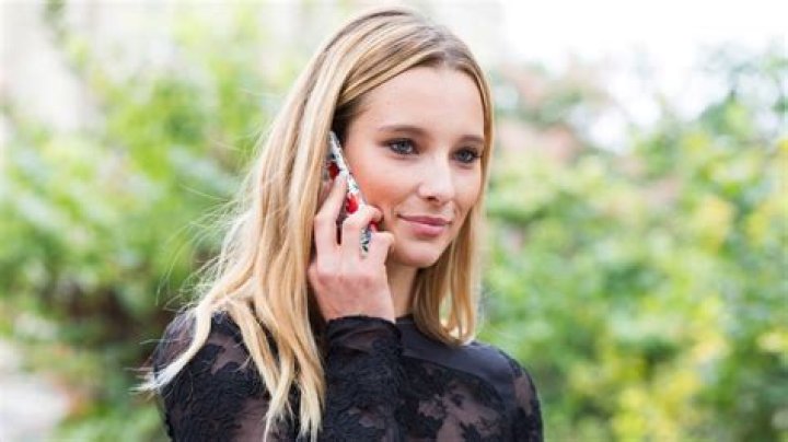 
Are Kamran Ahmed Parents Still Alive? Ethnicity And Family Origine – Where Is Ilona Smet Husband From? 