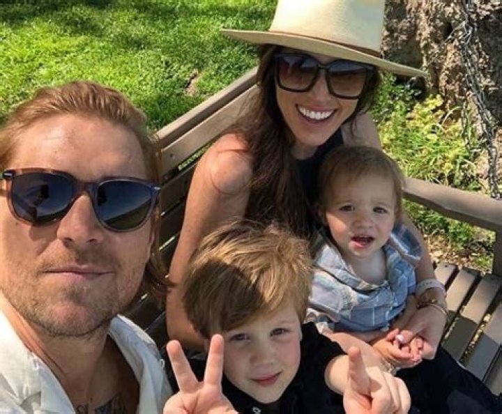 Bear Rinehart is Married to Wife: Mary Reames. Kids.