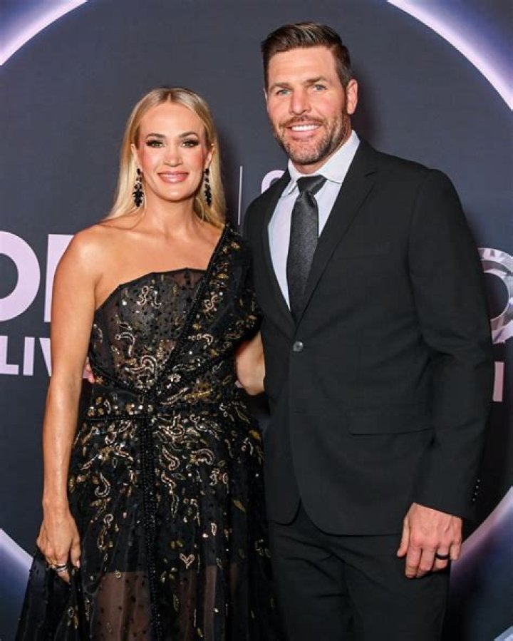 Carrie Underwood husband body age height son is she divorced?