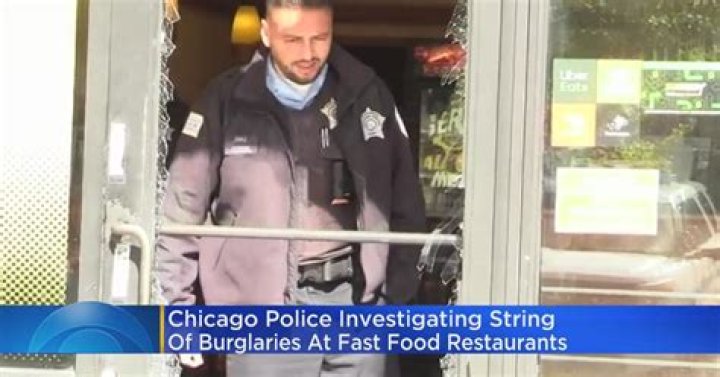 
Chicago Police investigate string of burglaries at fast food restaurants 