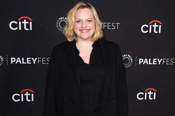Elisabeth Moss Weight Gain Photos; How Much LLB Did She Add – Her Height & Age