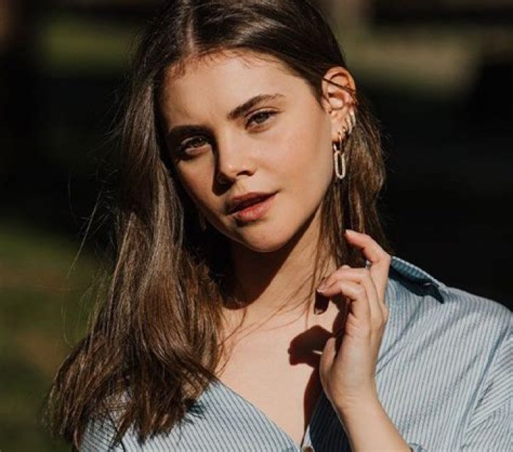 
Elvira Camarrone Height, Weight, Net Worth, Age, Birthday, Wikipedia, Who, Nationality, Biography 