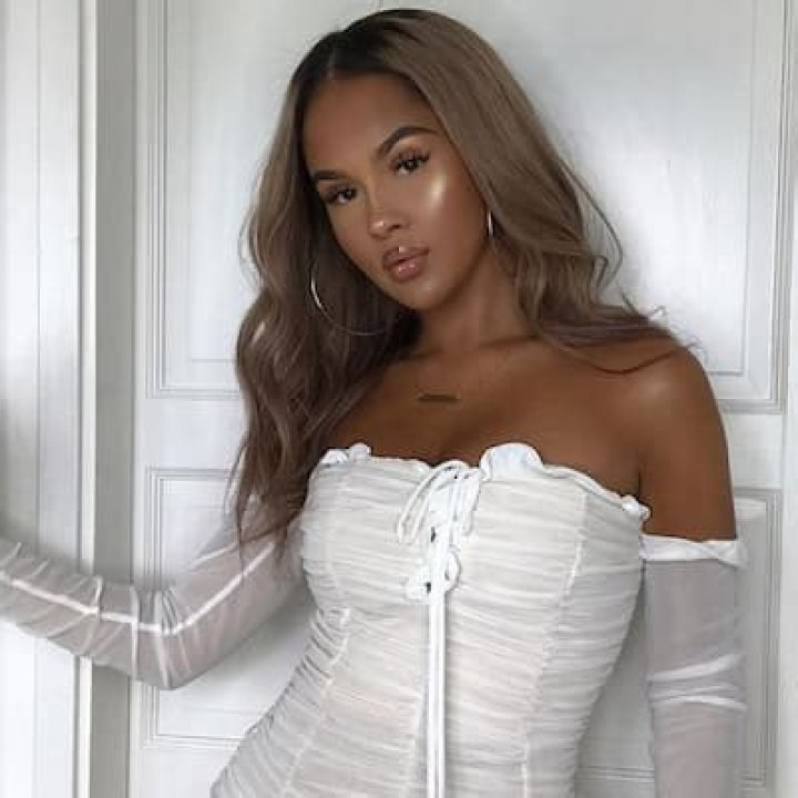 
Emma Hallberg Height, Weight, Net Worth, Age, Birthday, Wikipedia, Who, Nationality, Biography 