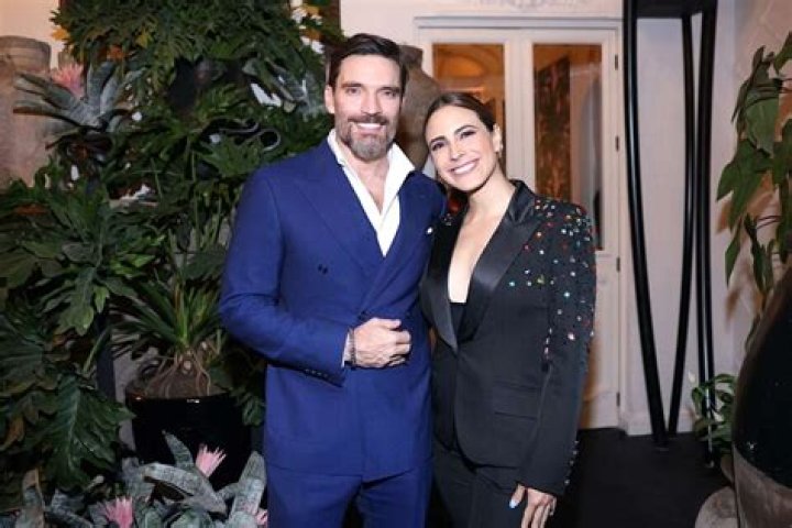 
Everything To Know About Vincent Gil’s Wife, Family And Net Worth 