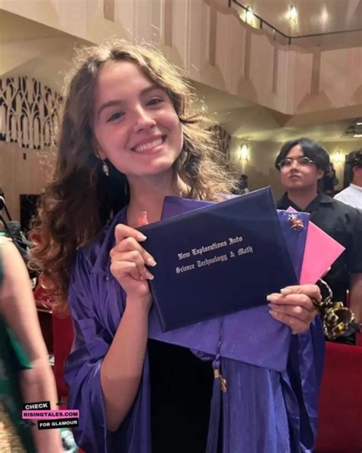 Fina Strazza Height, Weight, Net Worth, Age, Birthday, Wikipedia, Who, Instagram, Biography