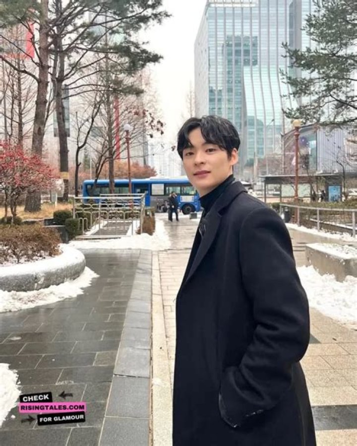 
Han So Hee Height, Weight, Net Worth, Age, Birthday, Wikipedia, Who, Nationality, Biography 