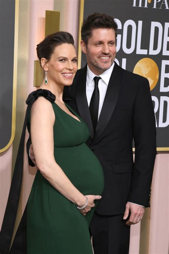 
Hilary Swank Shows Off Twin Baby Bump In New Photo 