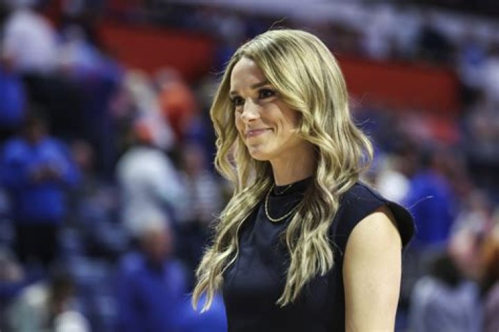 
How Old Is Molly Vivian? Meet Jane Horrocks Daughter On Instagram 