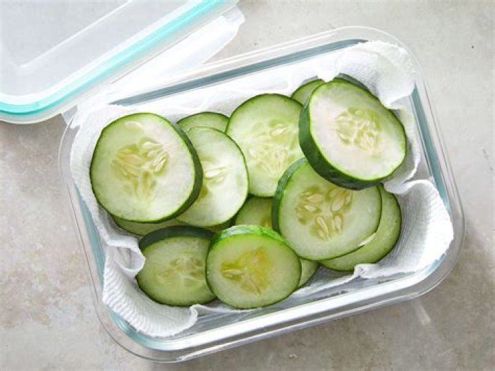 How to store cut cucumbers