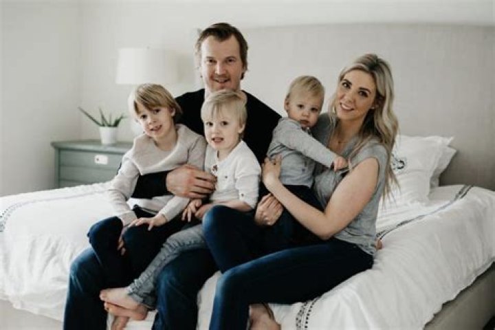 
Inside Devan Dubnyk Net Worth and Family – Wife Jennifer Dubnyk 
