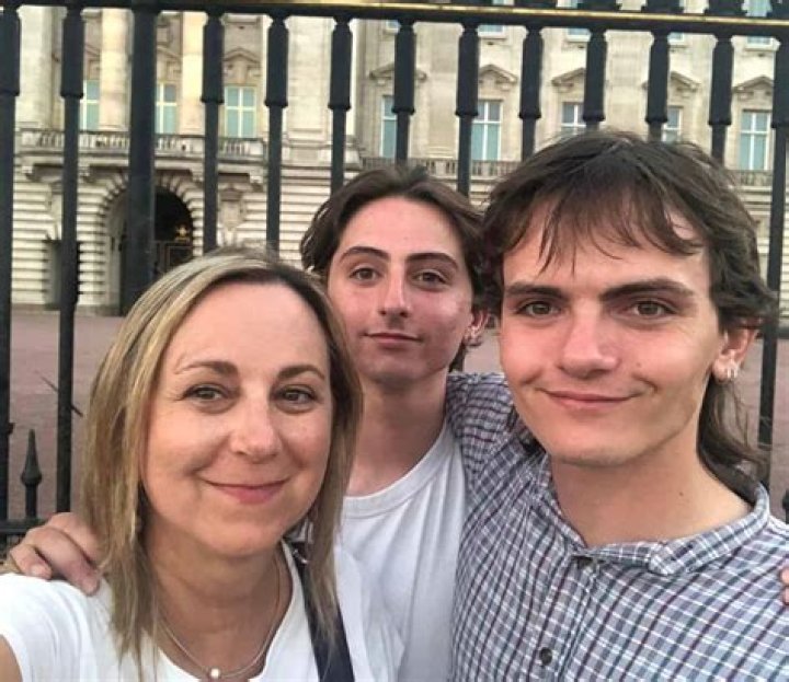 
Is Anne Marie a Single Mom? 