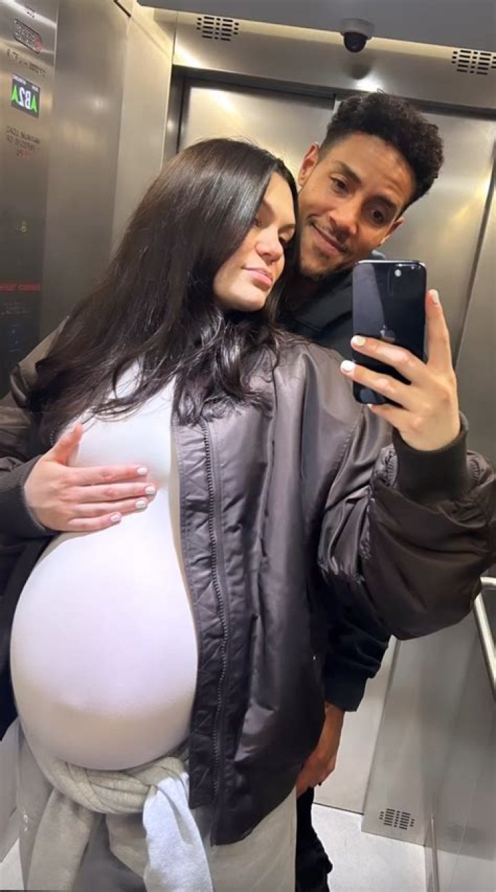 Is Jessie J Pregnant Again? Is She Expecting Baby? Who is Jessie J? - SarkariResult