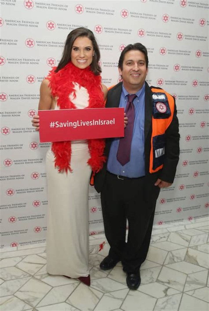 Jonathan R. Dariyanani- Wiki, Biography, Age, Height, Net Worth, Wife