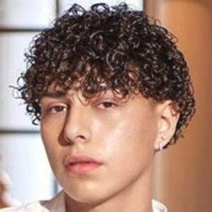 
Keanni Marques Mendez Height, Weight, Net Worth, Age, Birthday, Wikipedia, Who, Nationality, Biography 