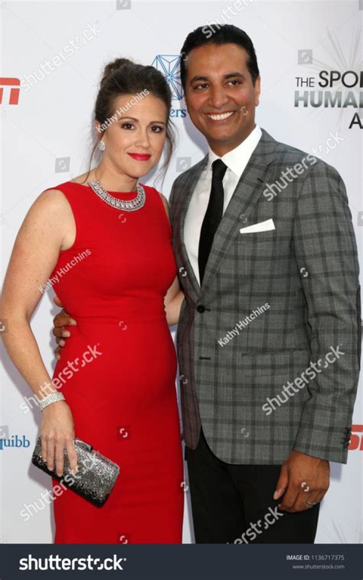 Kevin Negandhi Age, Wiki, Biography, Wife, Children, Salary, Net Worth, Parents