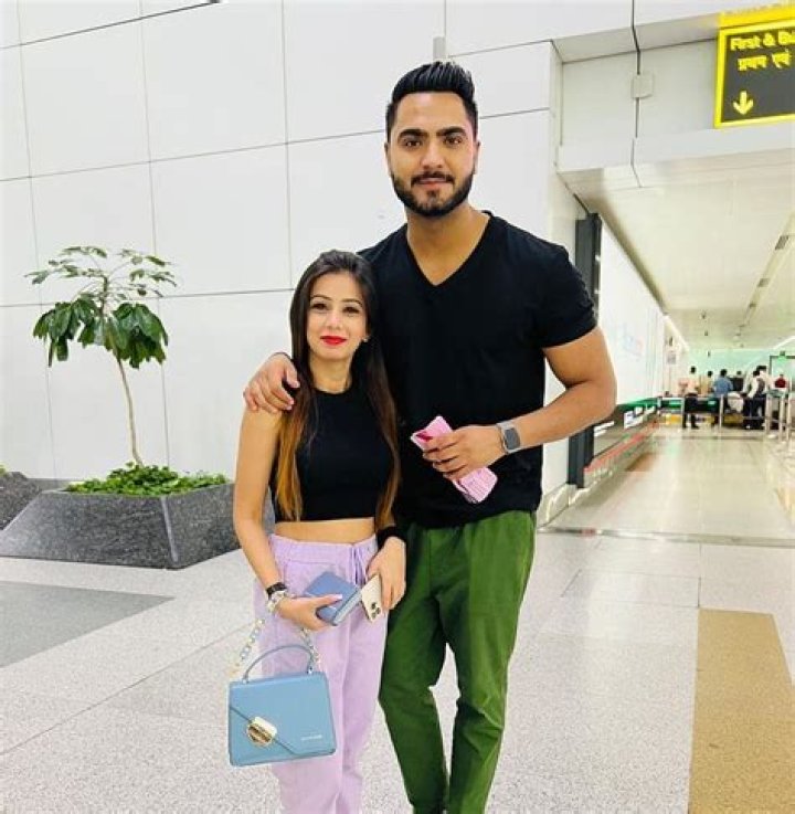 Komal Thakral Height, Weight, Net Worth, Age, Birthday, Wikipedia, Who, Instagram, Biography