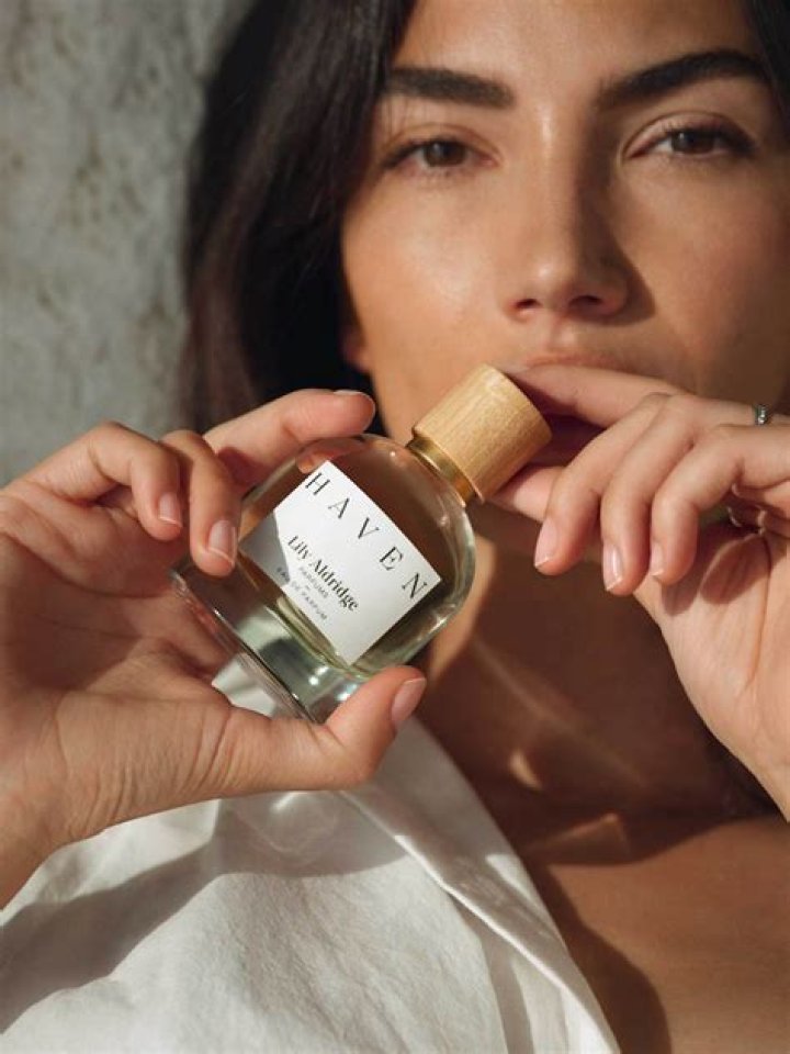 Lily Aldridge Perfume, Education, Nationality, Instagram