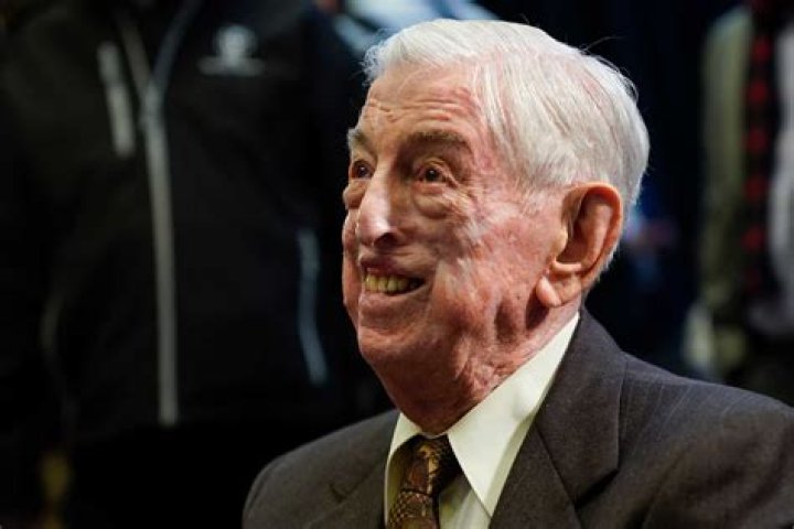 Lou Carnesecca