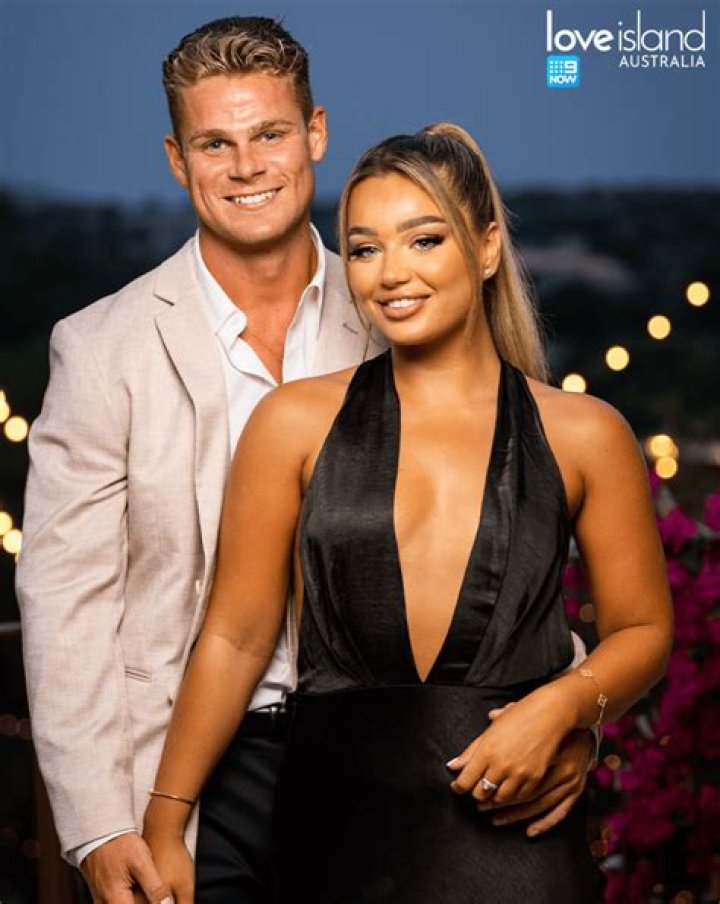 Lucinda Strafford Height, Weight, Net Worth, Age, Birthday, Wikipedia, Who, Nationality, Biography