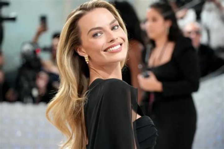 Margot Robbie: Early Life, Career, Relationships & Net Worth