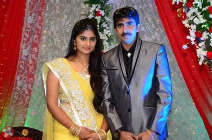 Meenakshi Salve- Bio, Age, Net Worth, Husband, Marriage, Height