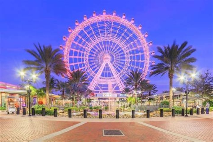 
Orlando’s ICON Park ferris wheel leaves dozens trapped at 400 feet for hours 