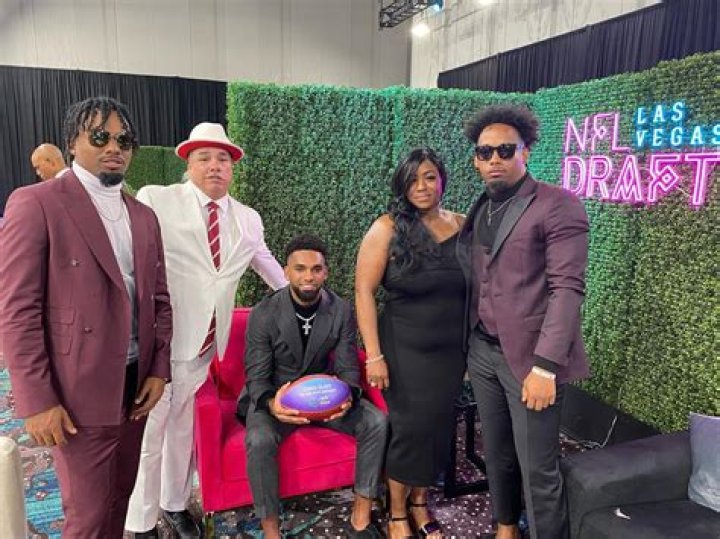 Where Are Chris Olave Parents From? 6 Foot Ohio Receiver Family Life and Background