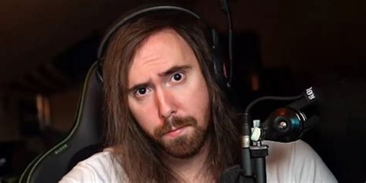 Who is Pink Sparkles? How She’s Related to Asmongold?